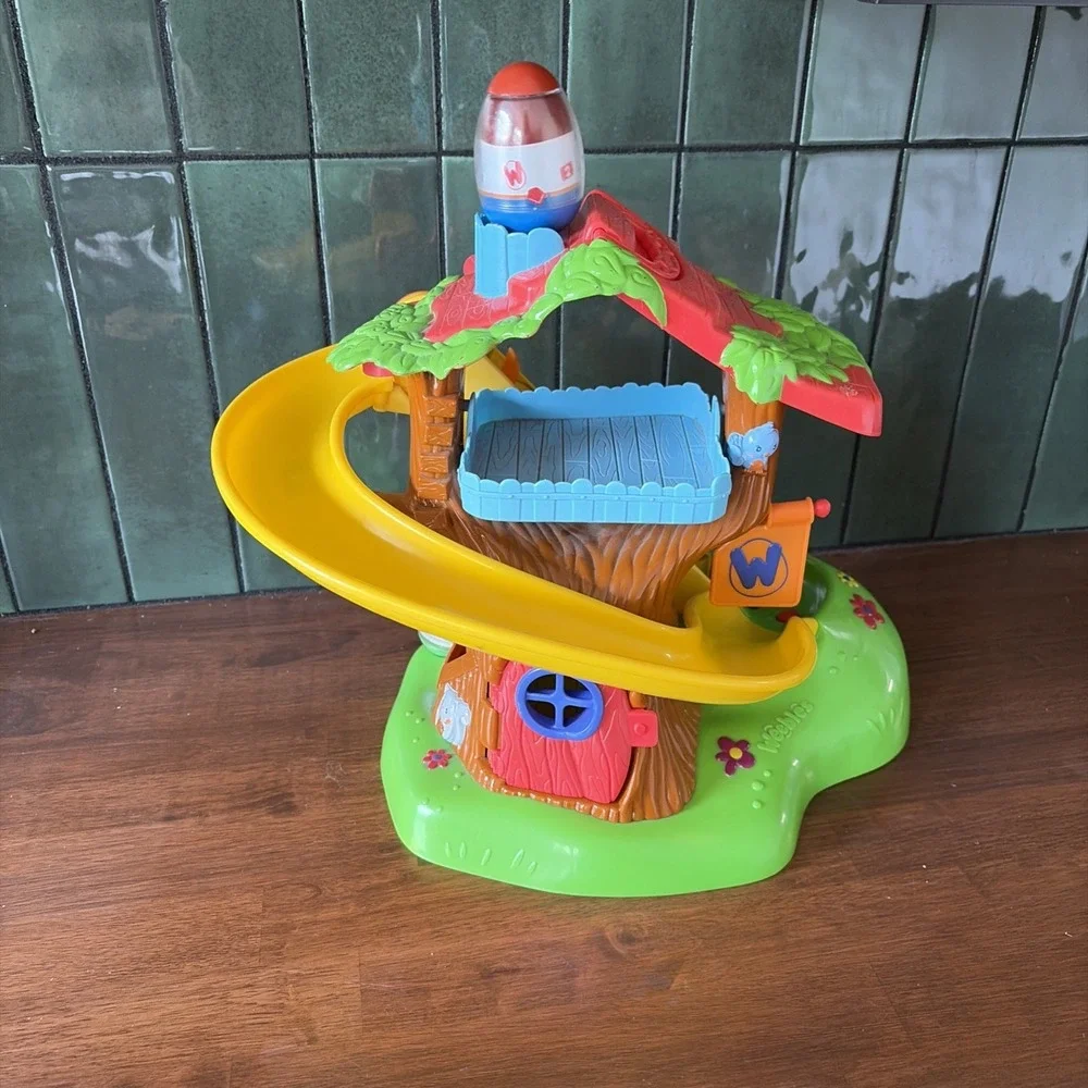 Weebles Wobble Musical Treehouse with Slide & 2 Figures 2009 Read
